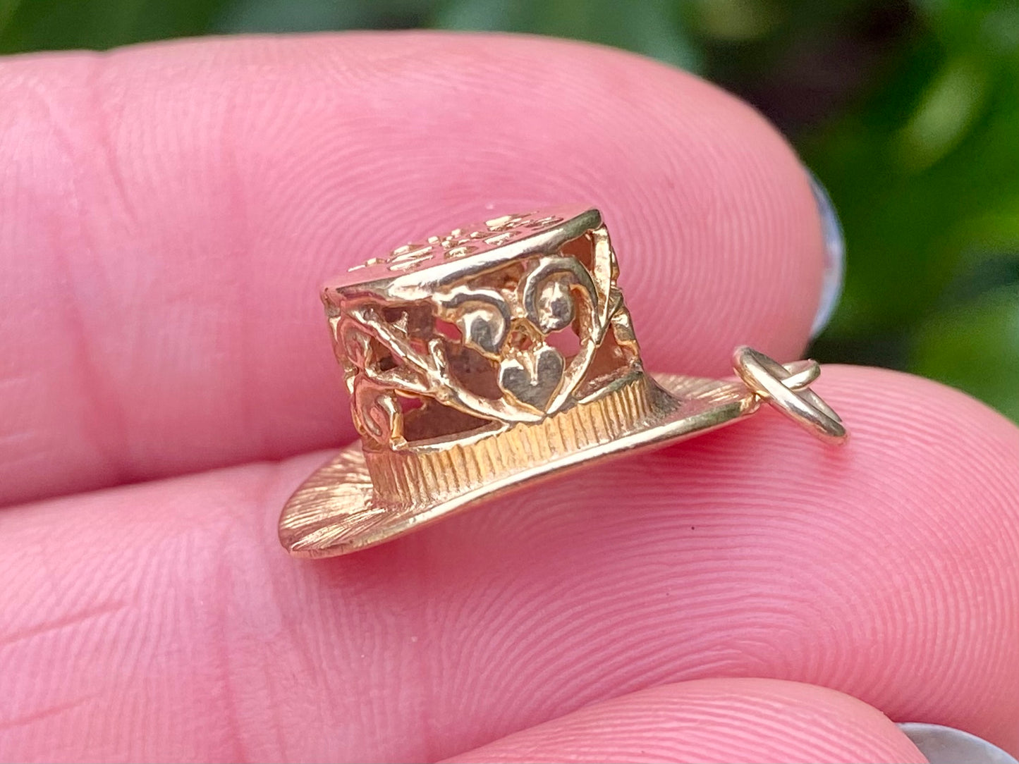 Vintage 9ct Gold Top Hat Pendant or Charm