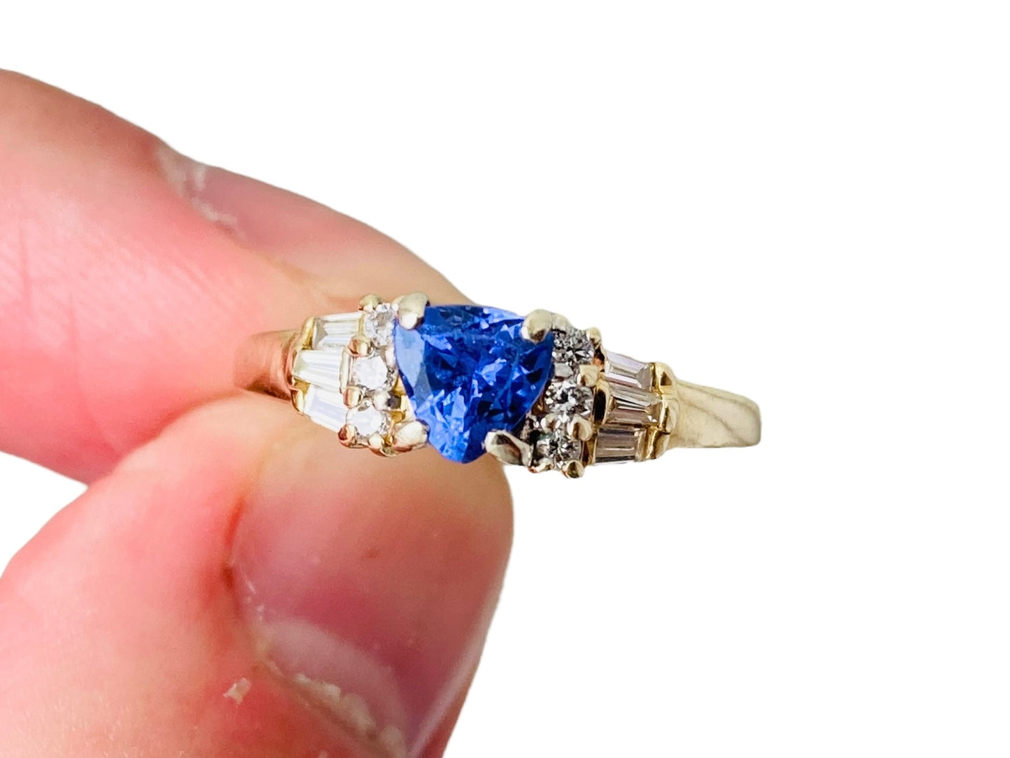 14ct Gold Tanzanite & Diamond Ring
