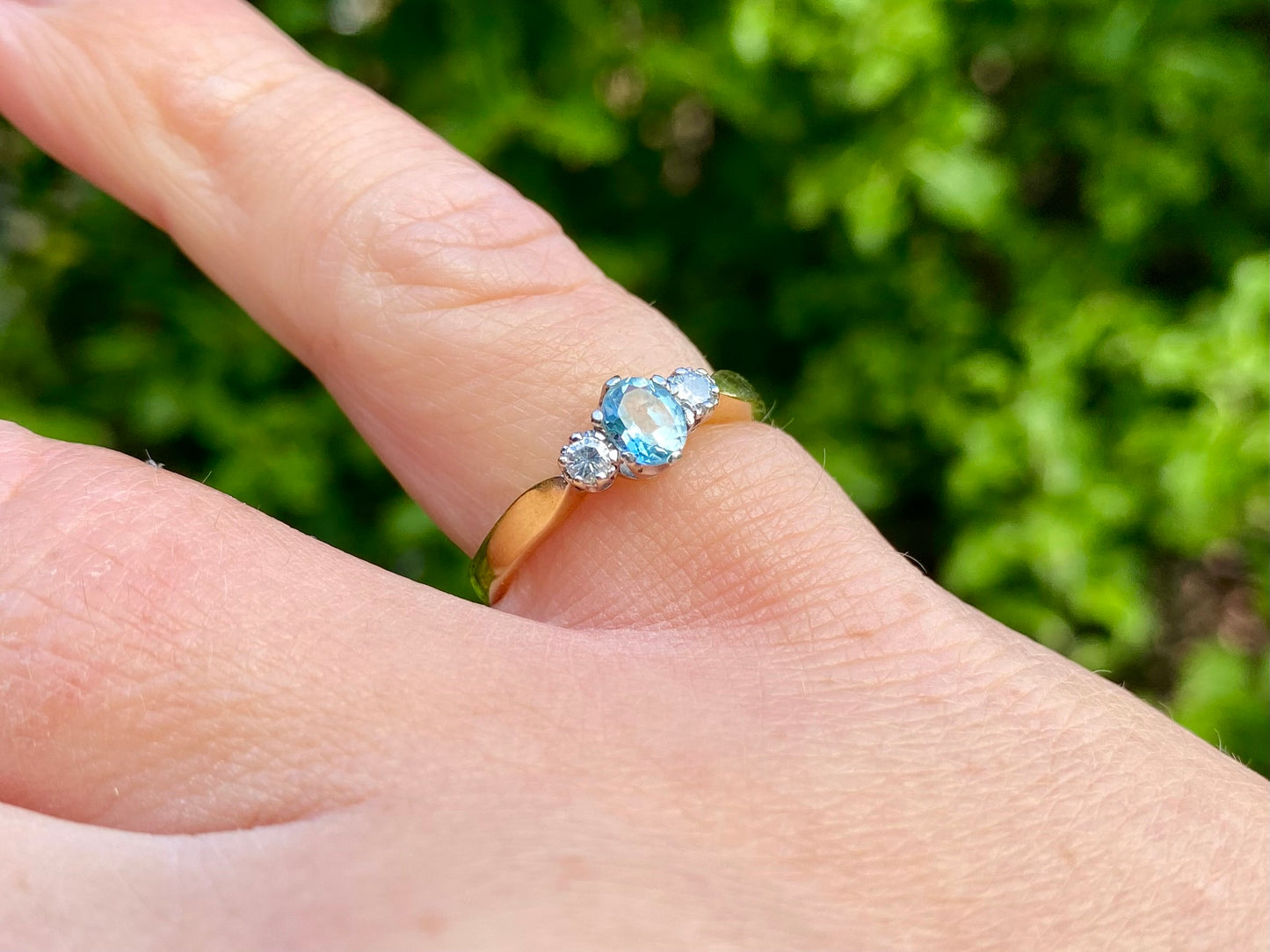 Vintage 18ct Gold Aquamarine & Diamond Ring