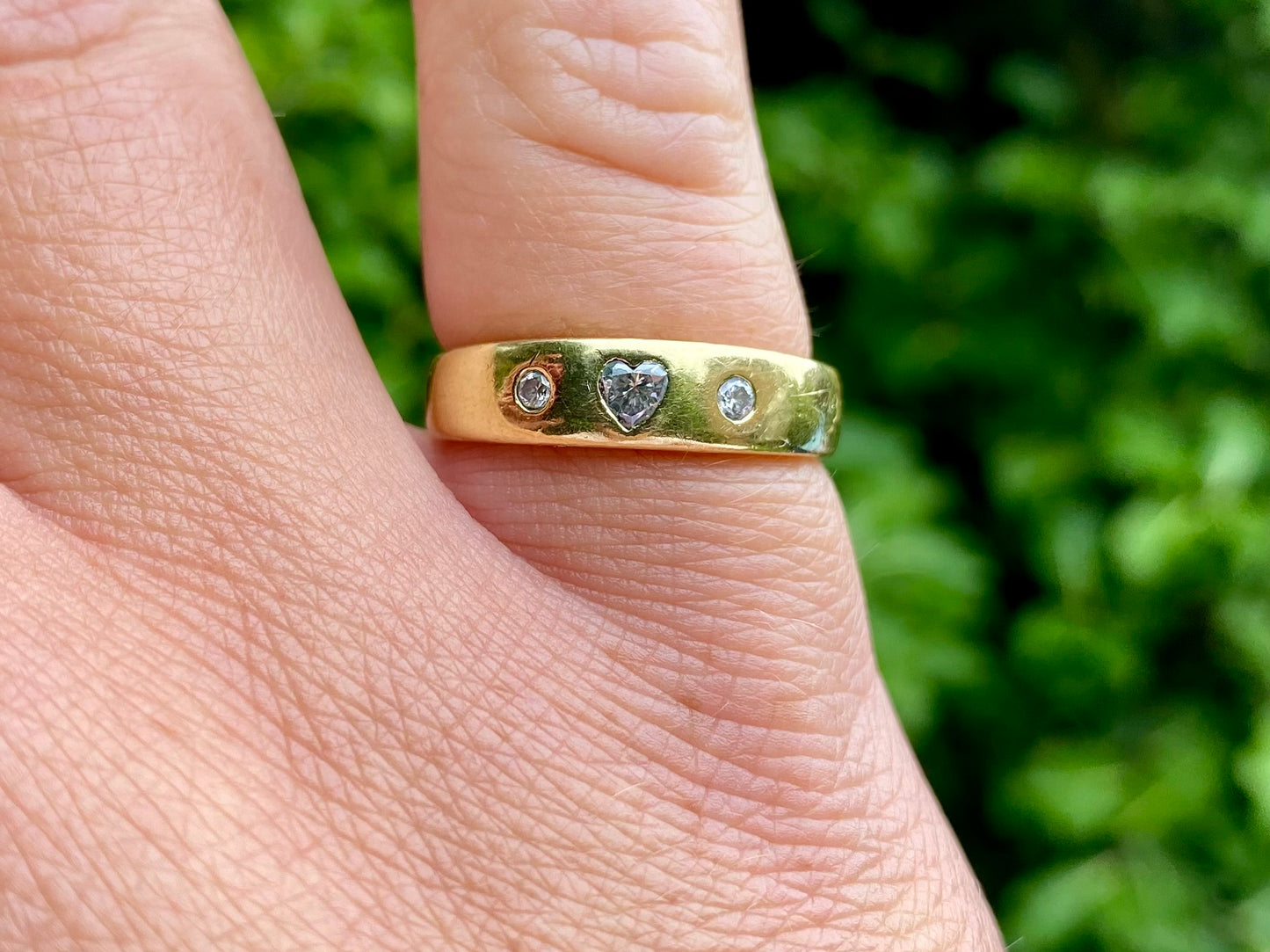 18ct Gold Diamond Heart Ring