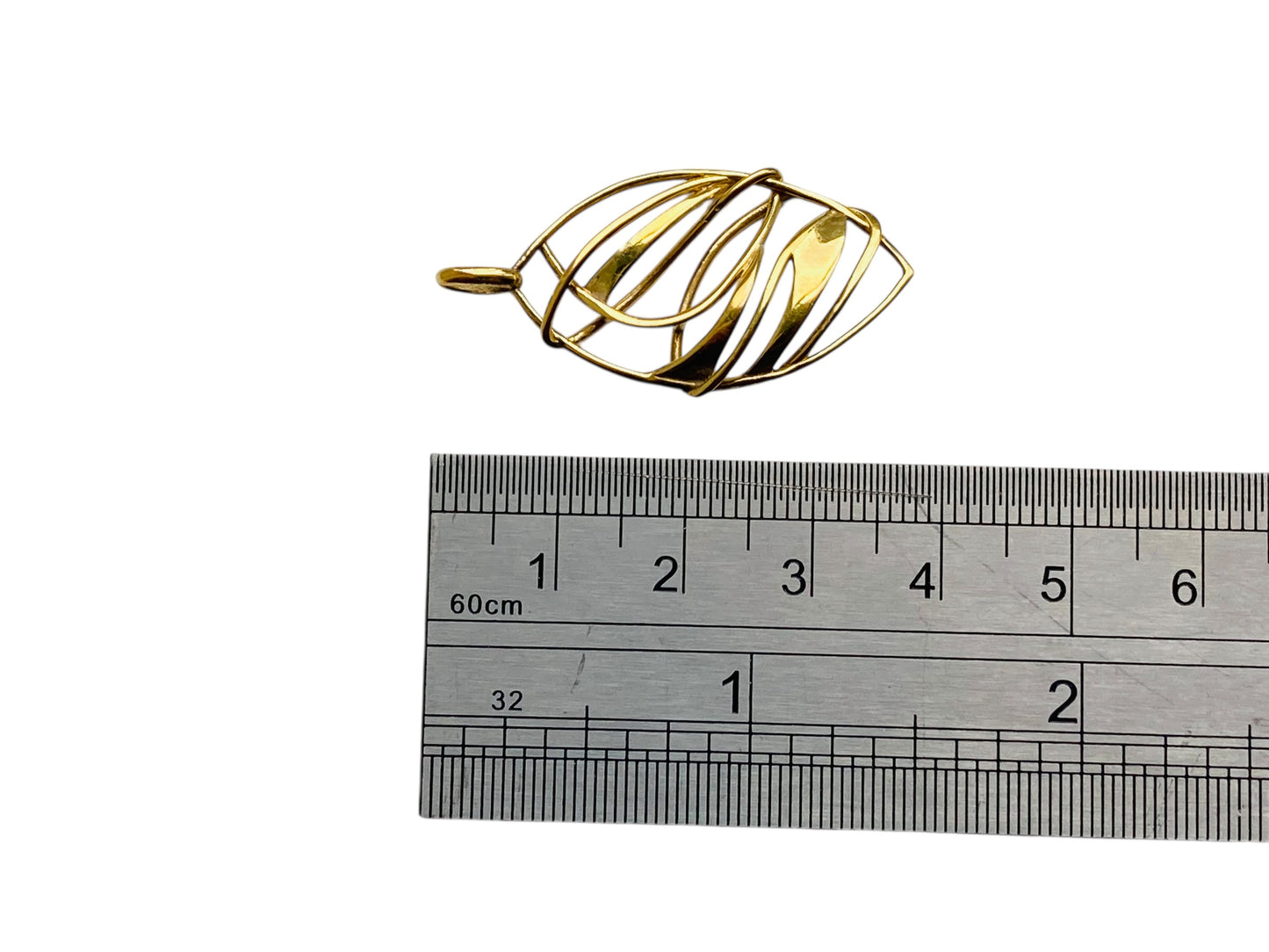 9ct Gold Leaf-Inspired Pendant