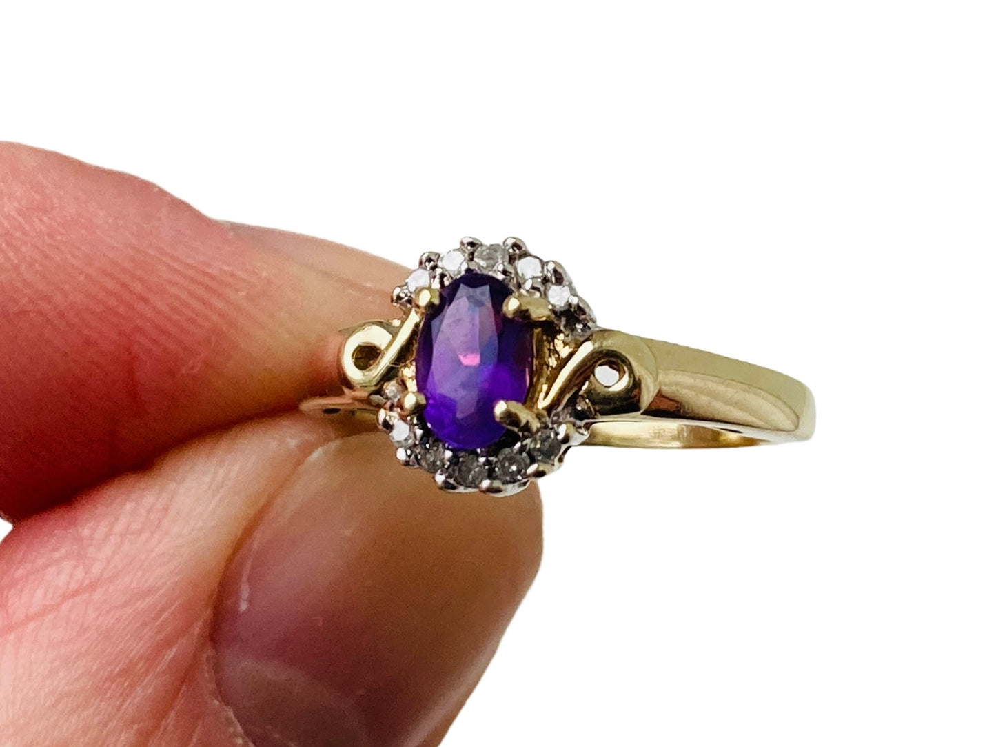9ct Gold Amethyst & Diamond Ring