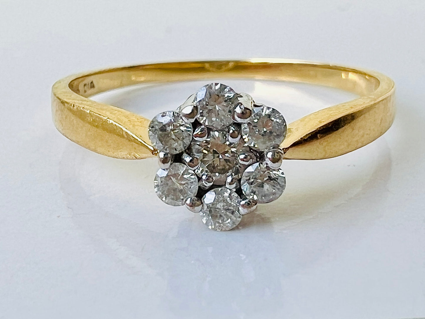 18ct Gold Diamond Daisy Ring
