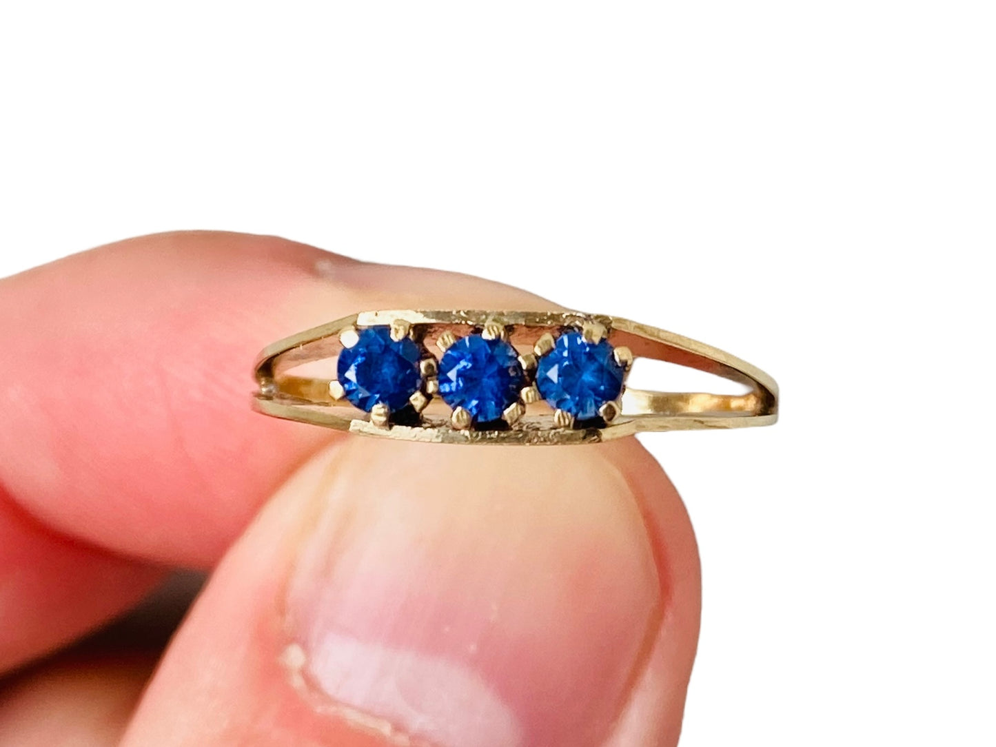 14ct Gold Three-Stone Sapphire Ring