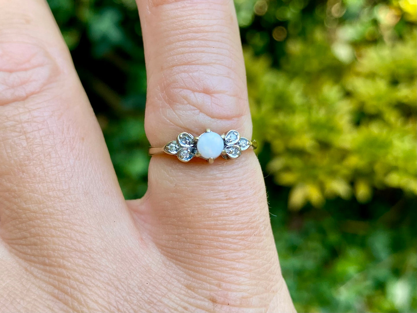 Vintage 9ct Gold Opal & Diamond Ring