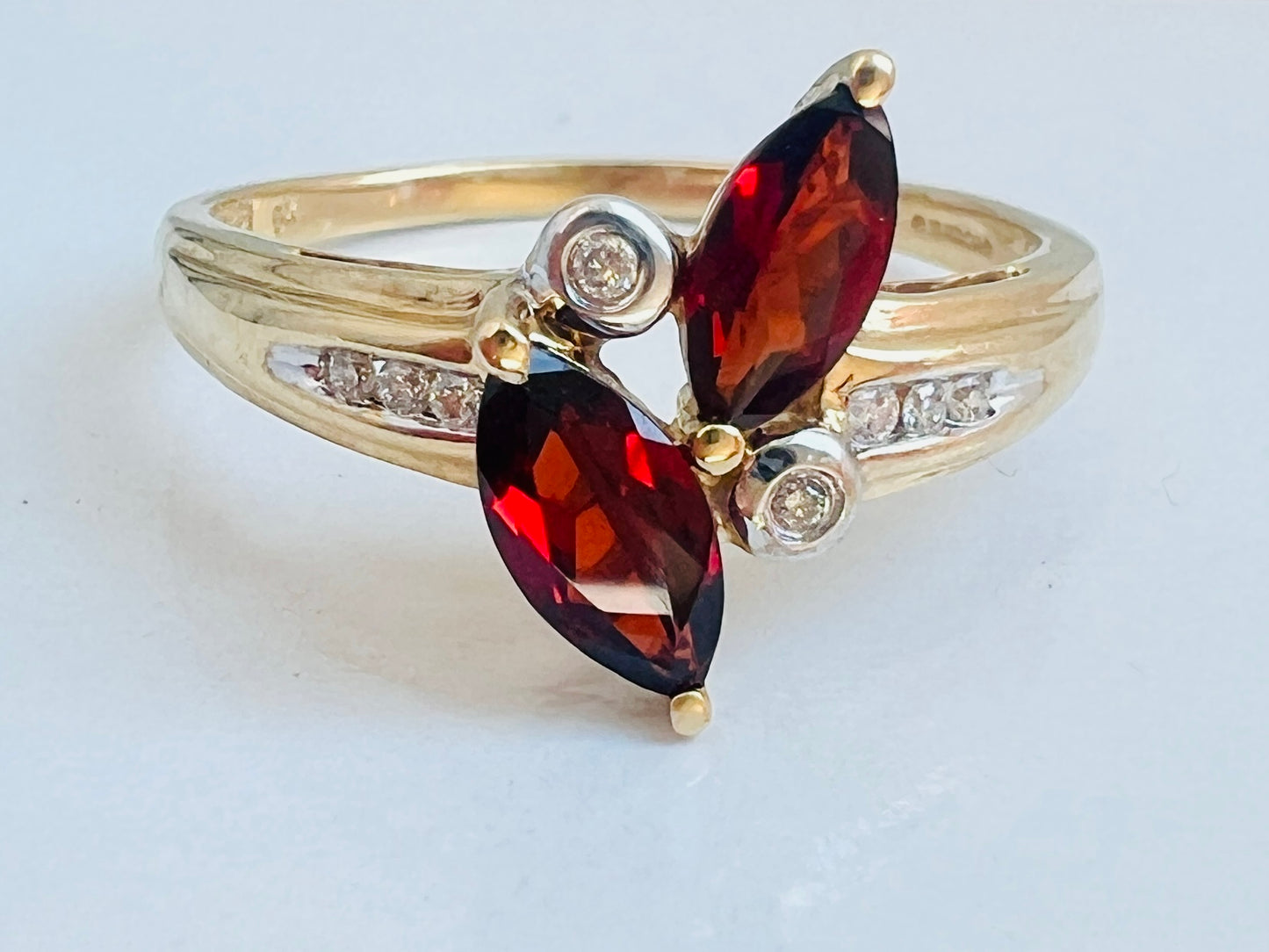 9ct Gold Garnet & Diamond Ring