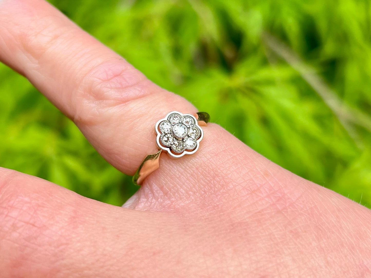 Antique 18ct Gold Diamond Daisy Ring