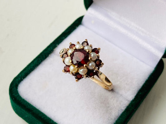 Vintage 9ct Gold Garnet & Pearl Ring