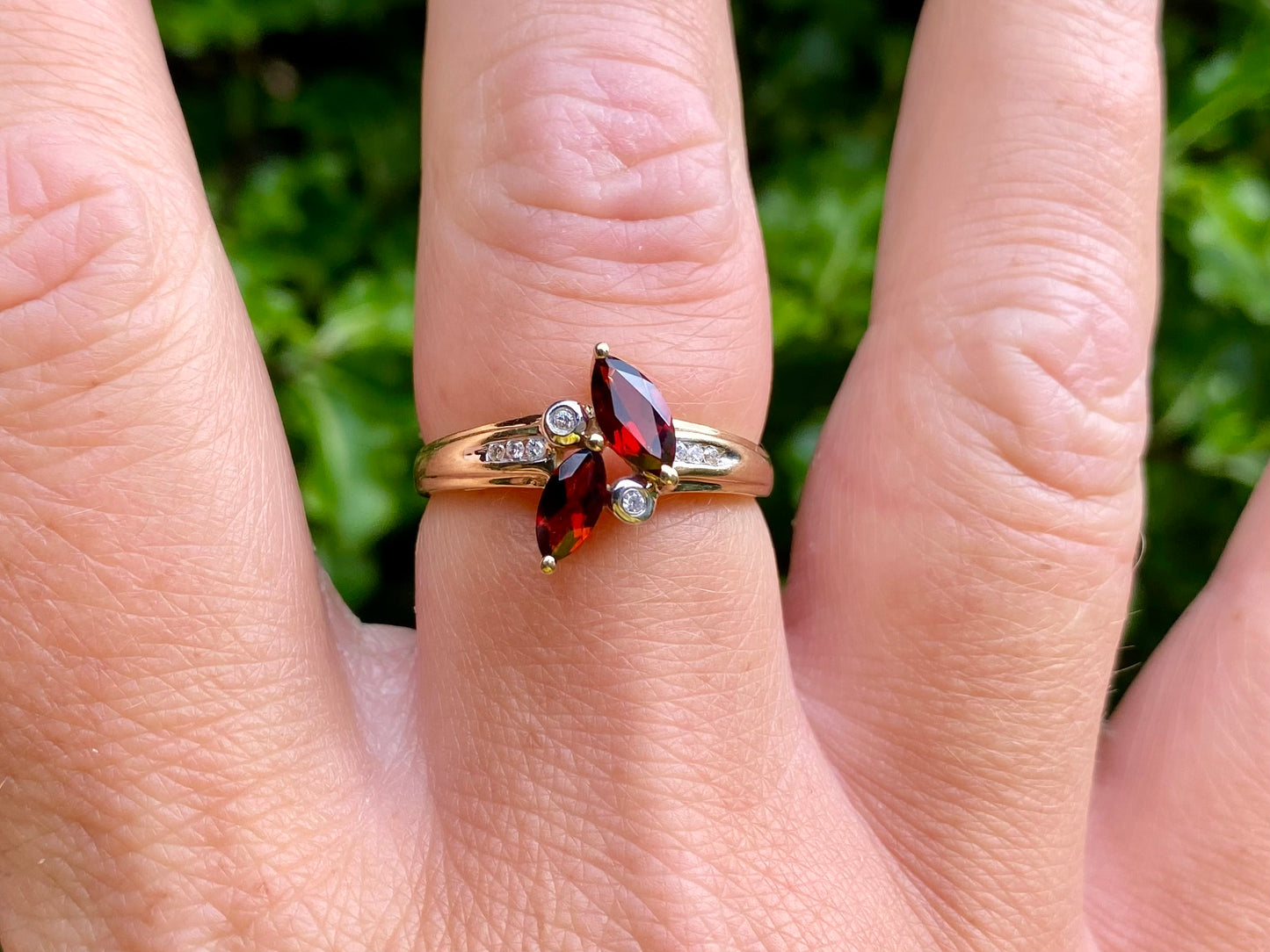 9ct Gold Garnet & Diamond Ring