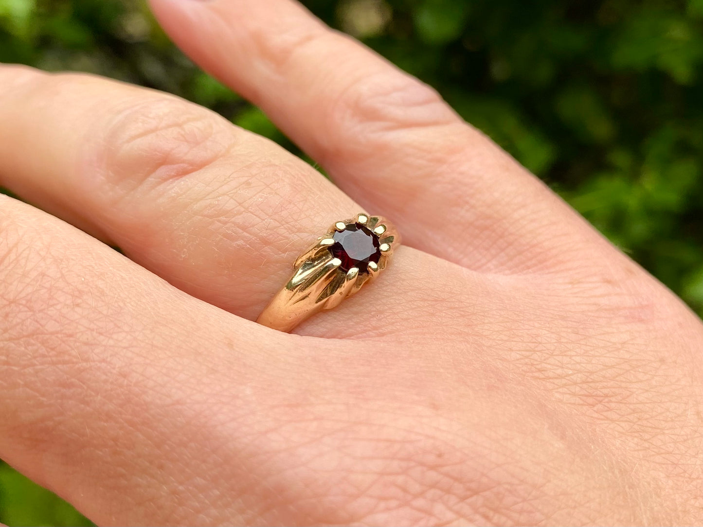 Vintage 9ct Gold Garnet Ring