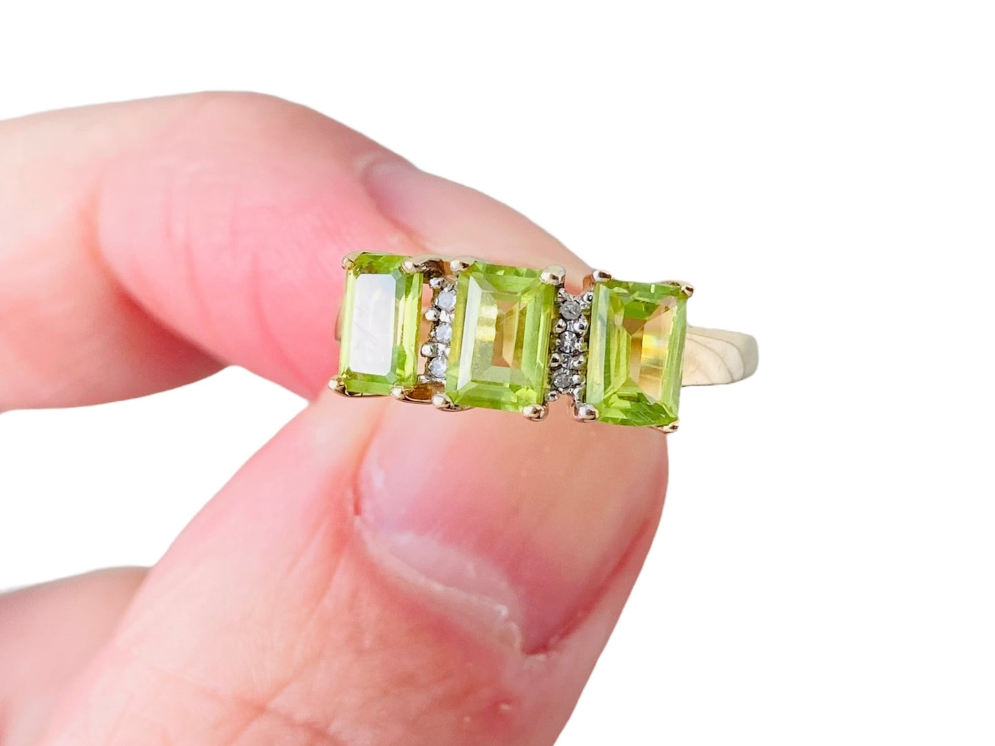 9ct Gold Peridot & Diamond Ring