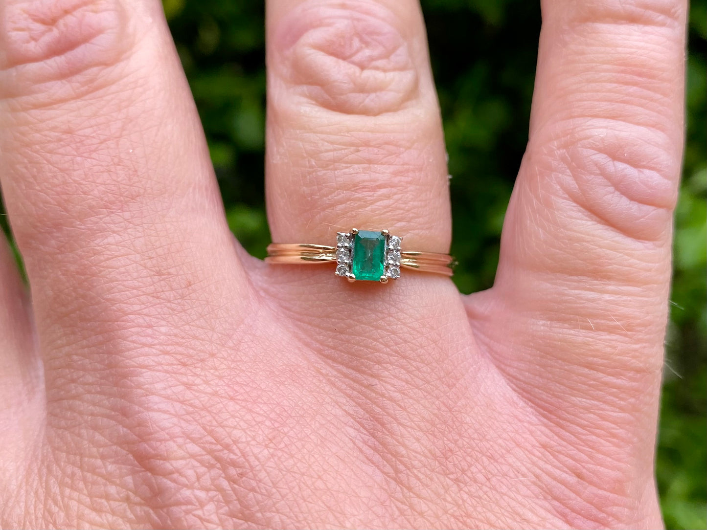 9ct Gold Emerald & Diamond Ring