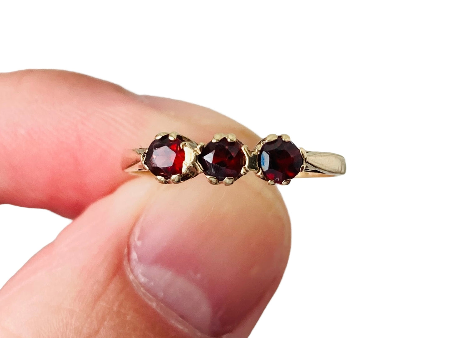 Vintage 9ct Gold Garnet Ring