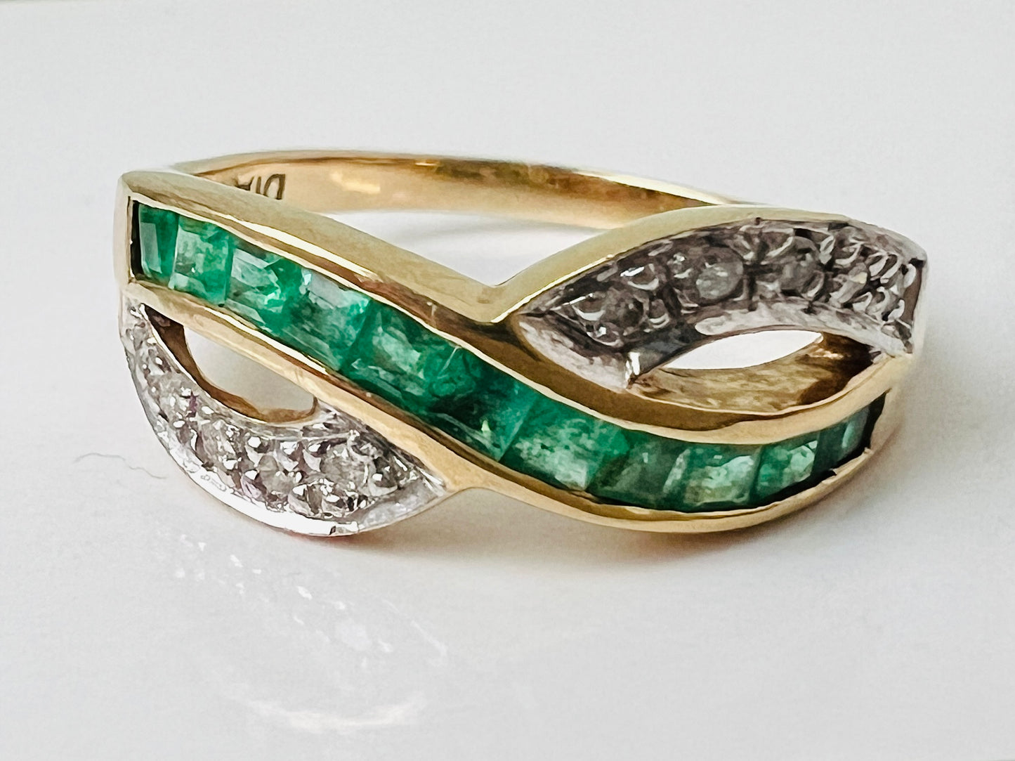 9ct Gold Emerald & Diamond Ring