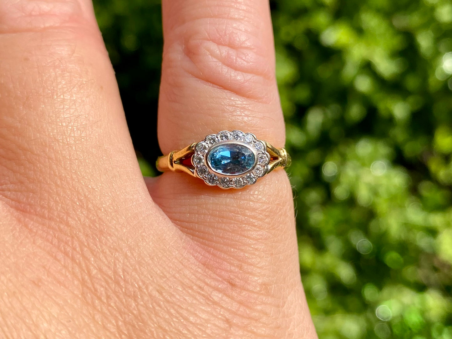 Vintage 18ct Gold Aquamarine & Diamond Ring