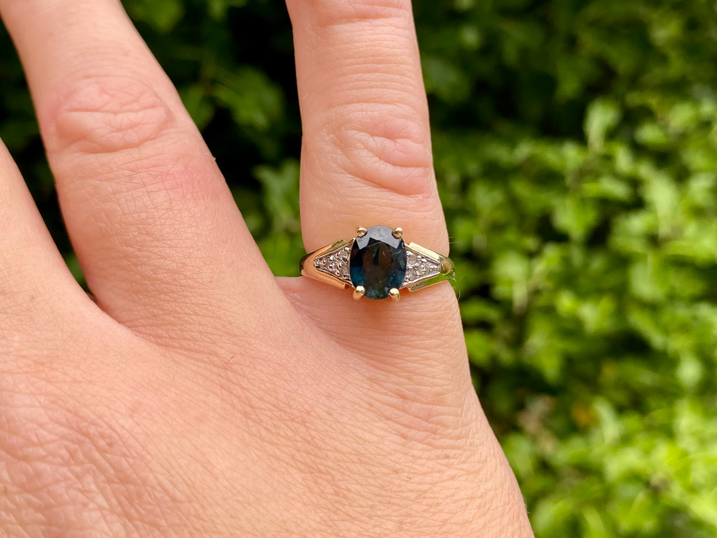 9ct Gold Teal Sapphire & Diamond Ring
