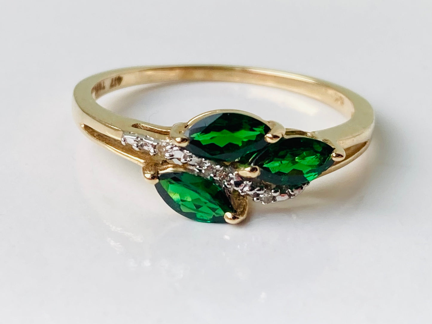 9ct Gold Diopside & Diamond Ring