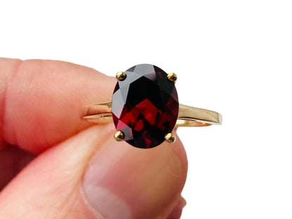 9ct Gold Garnet Ring