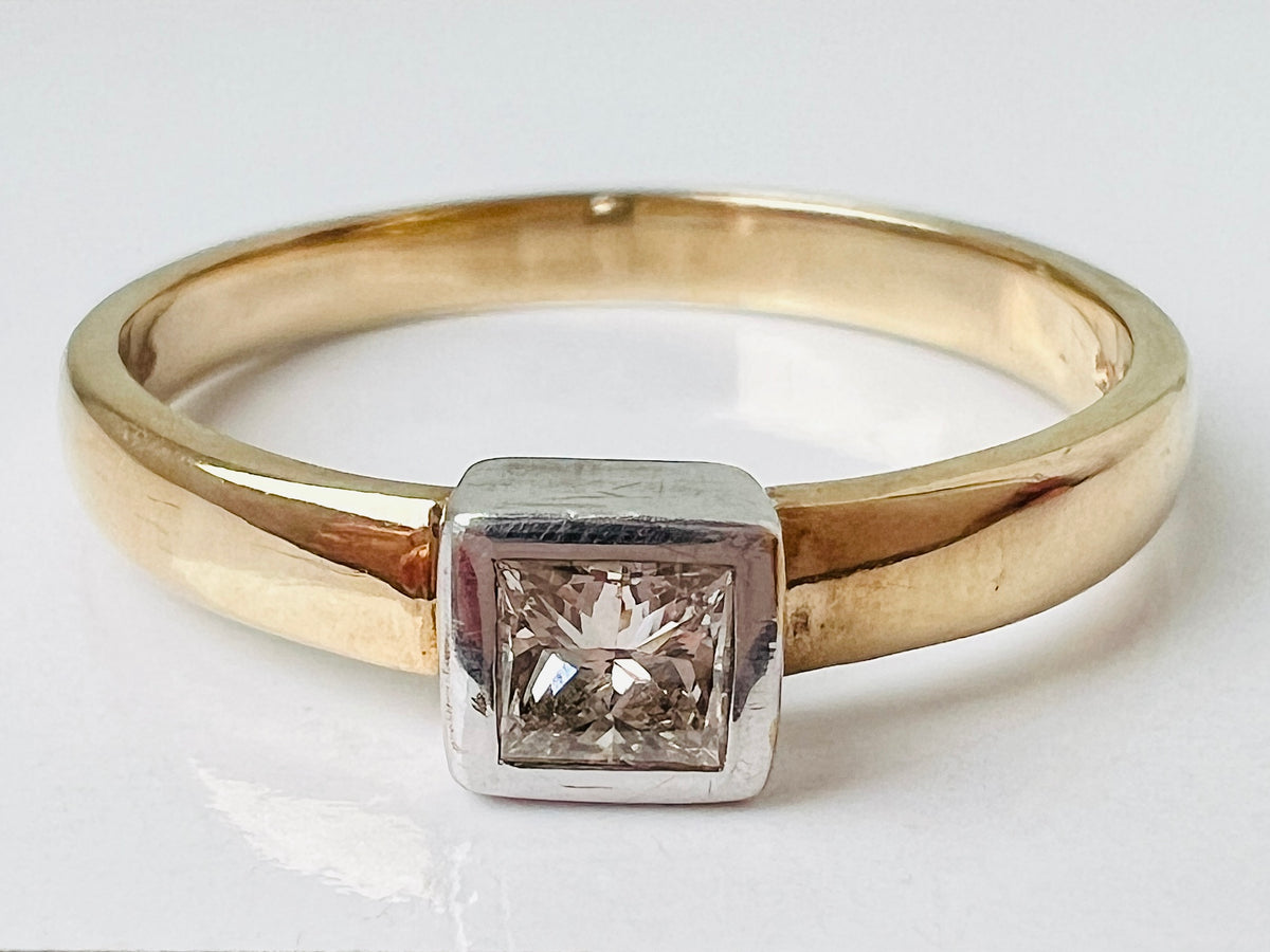 9ct Gold Diamond Solitaire Ring