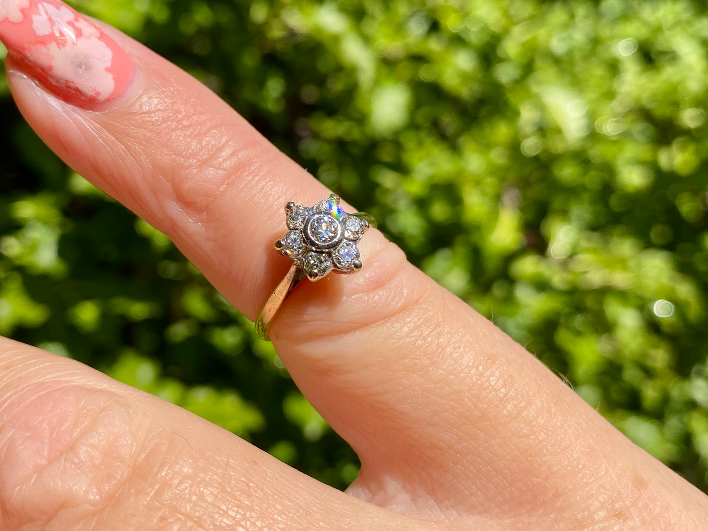 Vintage 18ct Gold Diamond Daisy Ring