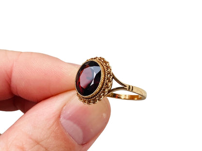 9ct Gold Garnet Ring