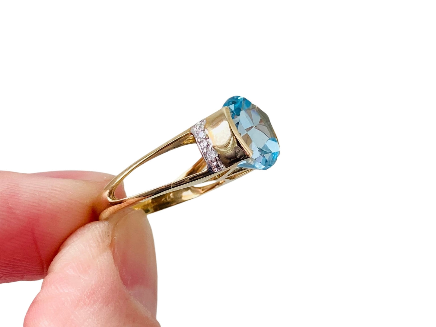 9ct Gold Topaz & Diamond Ring