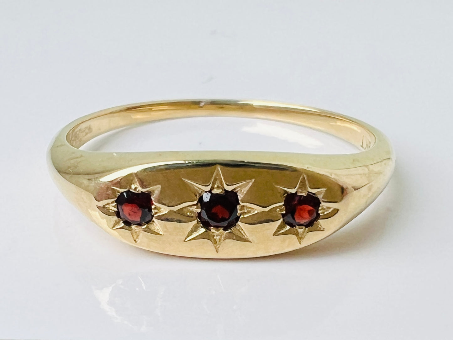 9ct Gold Garnet Ring