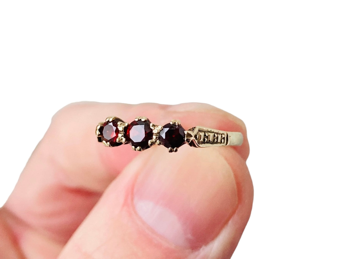 Vintage 9ct Gold Garnet Ring