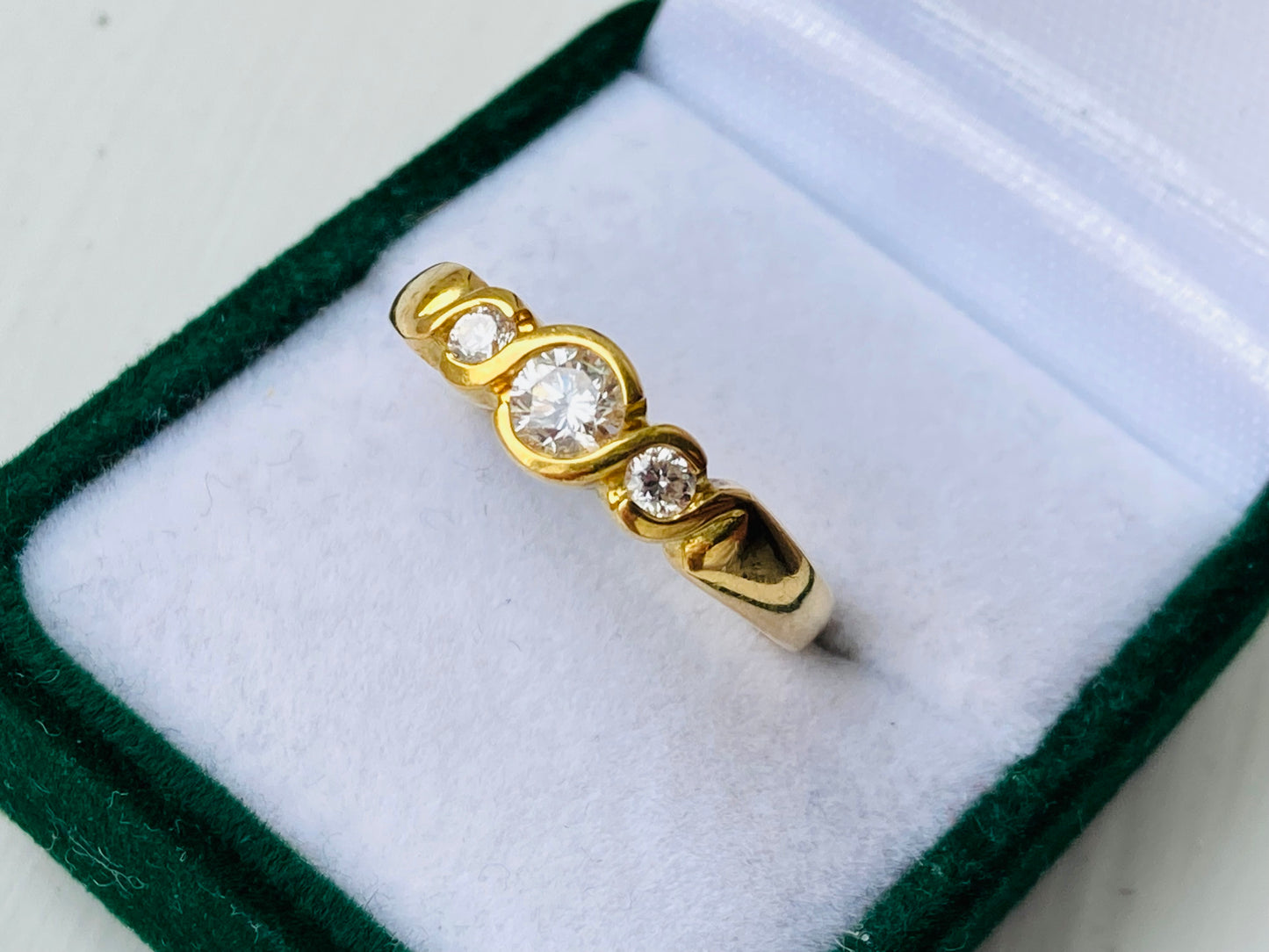 18ct Gold Diamond Ring