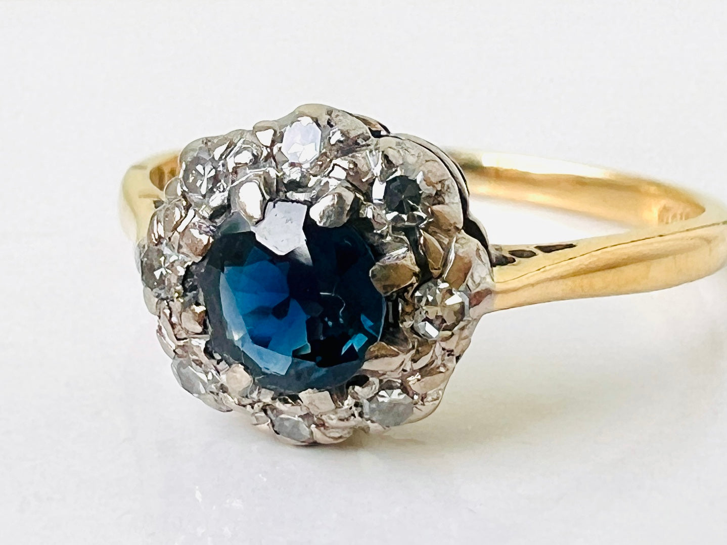 Vintage 18ct Gold Sapphire & Diamond Ring