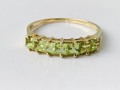 9ct Gold Peridot Ring