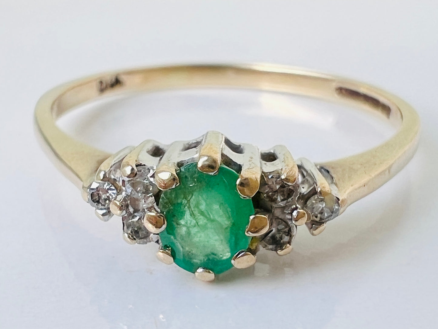 Vintage 9ct Gold Emerald & Diamond Ring