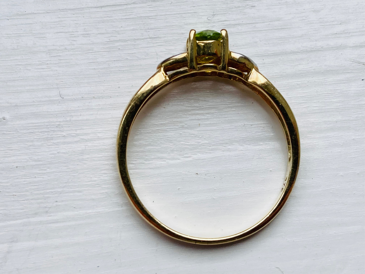 9ct Gold Peridot & Diamond Ring