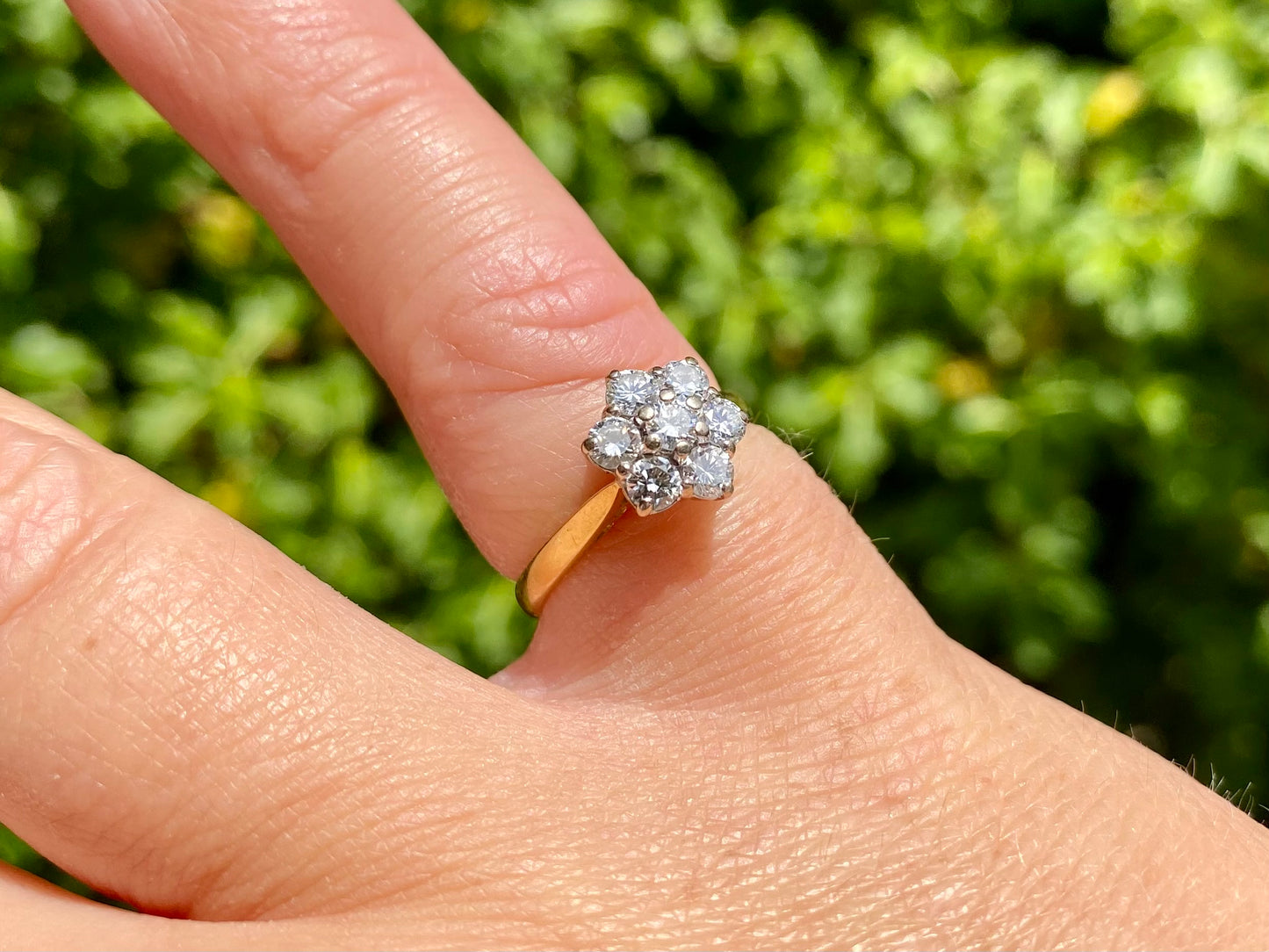 Vintage 18ct Gold 0.70ct Diamond Daisy Ring