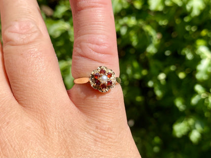 Vintage 9ct Gold Garnet & Opal Ring