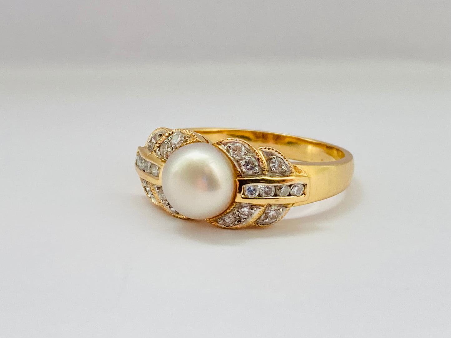 18ct Gold Pearl & Diamond Ring