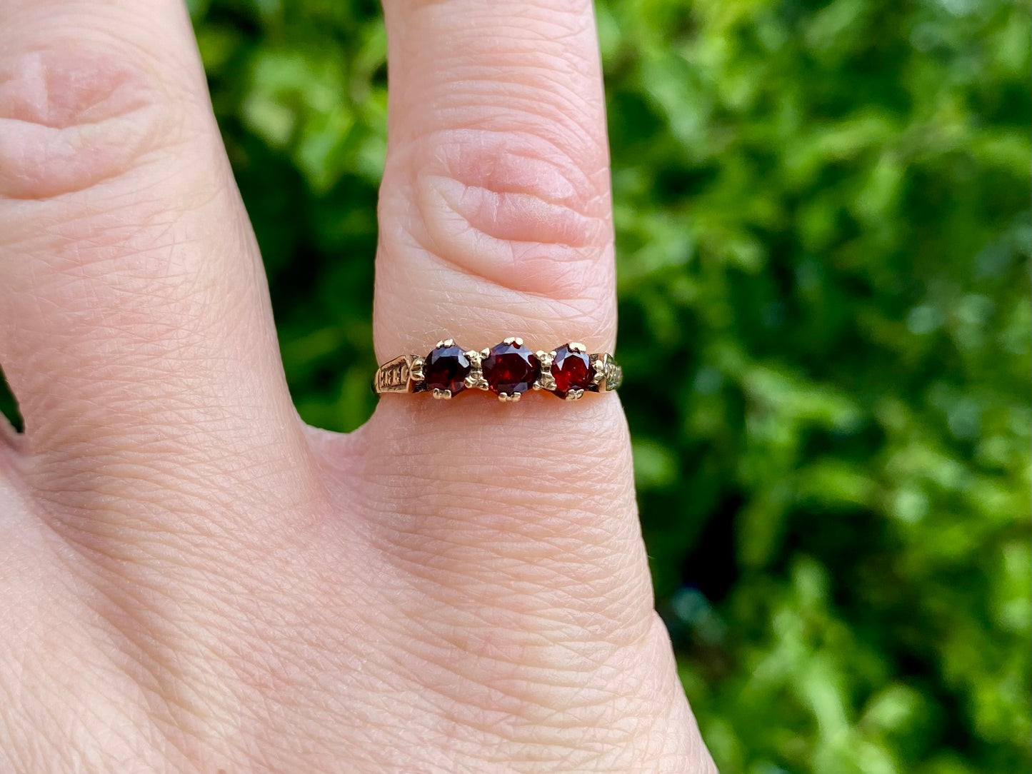 Vintage 9ct Gold Garnet Ring