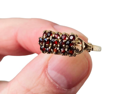 Vintage 9ct Gold Garnet Ring
