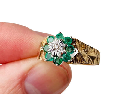 Vintage 9ct Gold Emerald & Diamond Ring