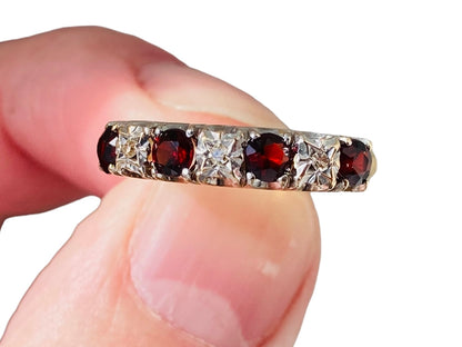 Vintage 9ct Gold Garnet & Diamond Ring