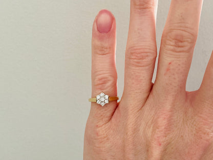 18ct Gold Diamond Daisy Ring