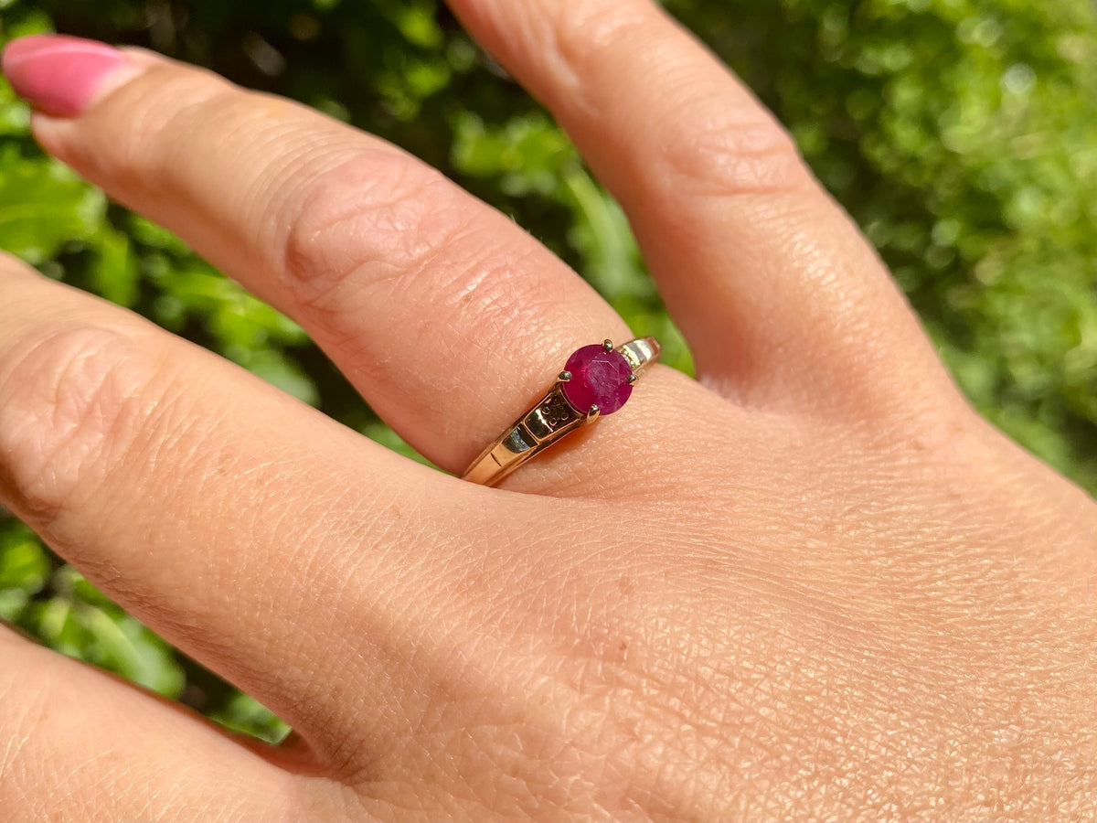 9ct Gold Ruby & Diamond Ring