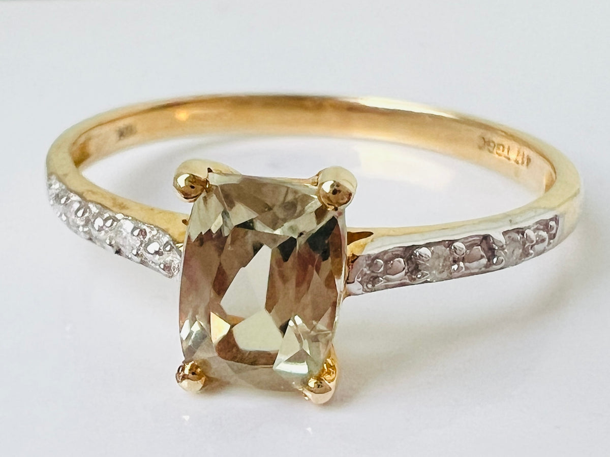 9ct Gold Green Sapphire & Diamond Ring