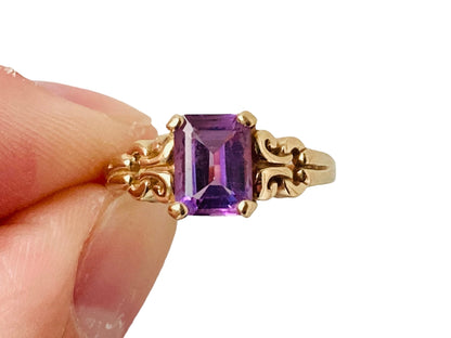 9ct Gold Amethyst Ring