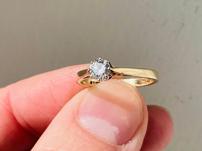 Vintage 9ct Gold Diamond Solitaire Ring