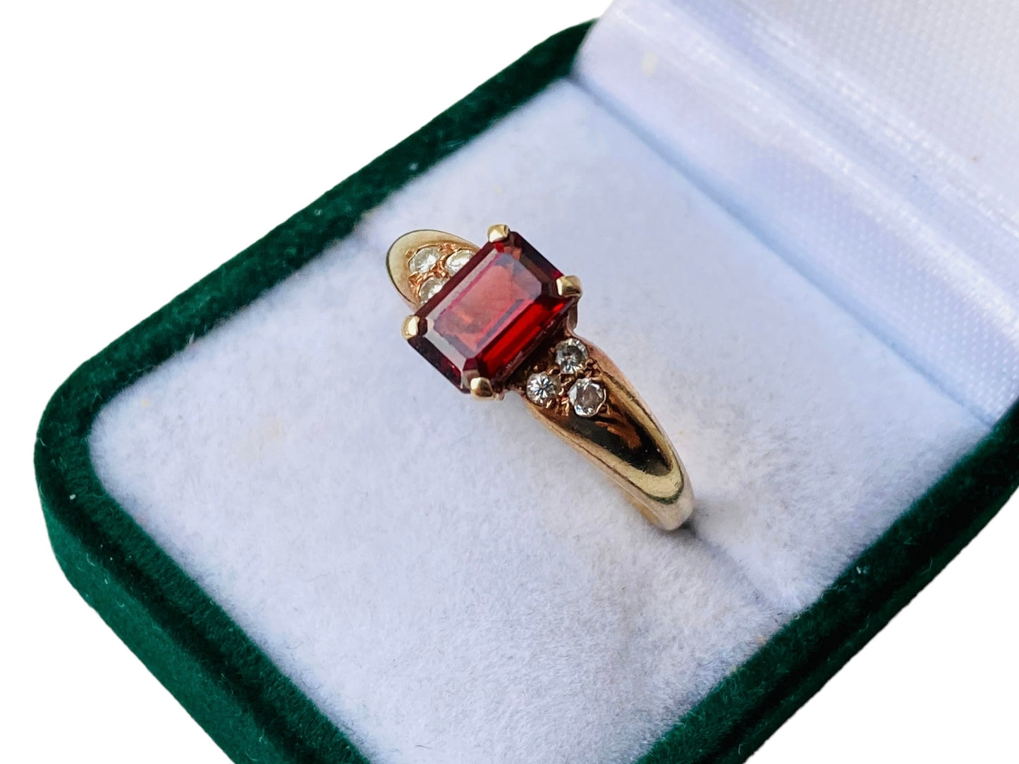 Vintage 9ct Gold Garnet & Diamond Ring