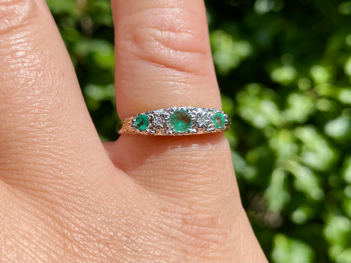 9ct Gold Emerald & Diamond Ring