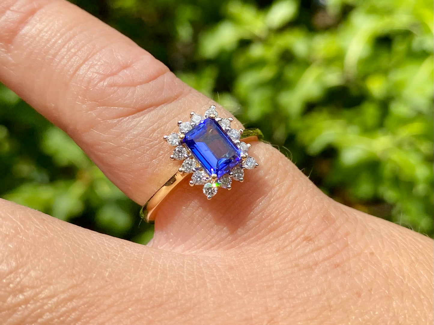 18ct Gold Tanzanite & Diamond Ring