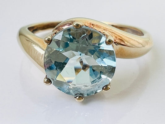 9ct Gold Spinel Ring