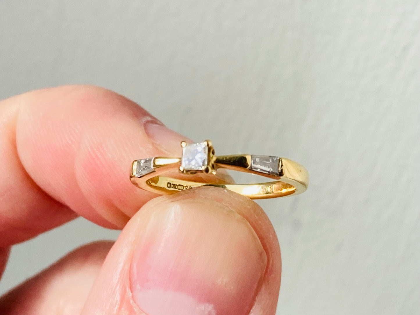 18ct Gold Diamond Ring